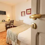 Hotel Logis Auberge Côté Jardin 3*