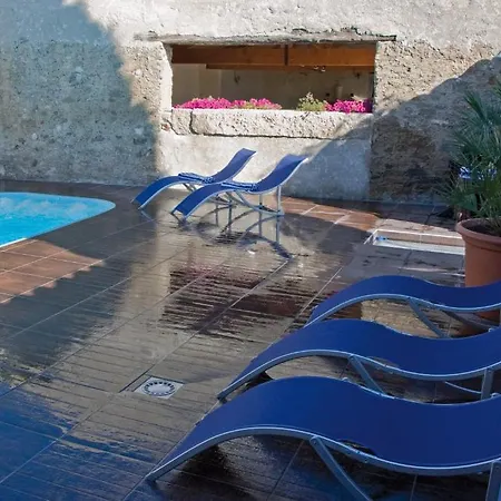 Logis Auberge Cote Jardin 3*